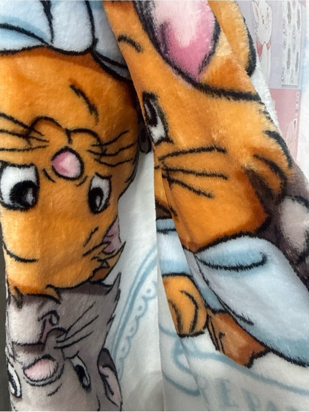 New Disney's The Aristocats Marie, Toulouse & Berlioz White Plush Throw Blanket - Picture 5 of 6